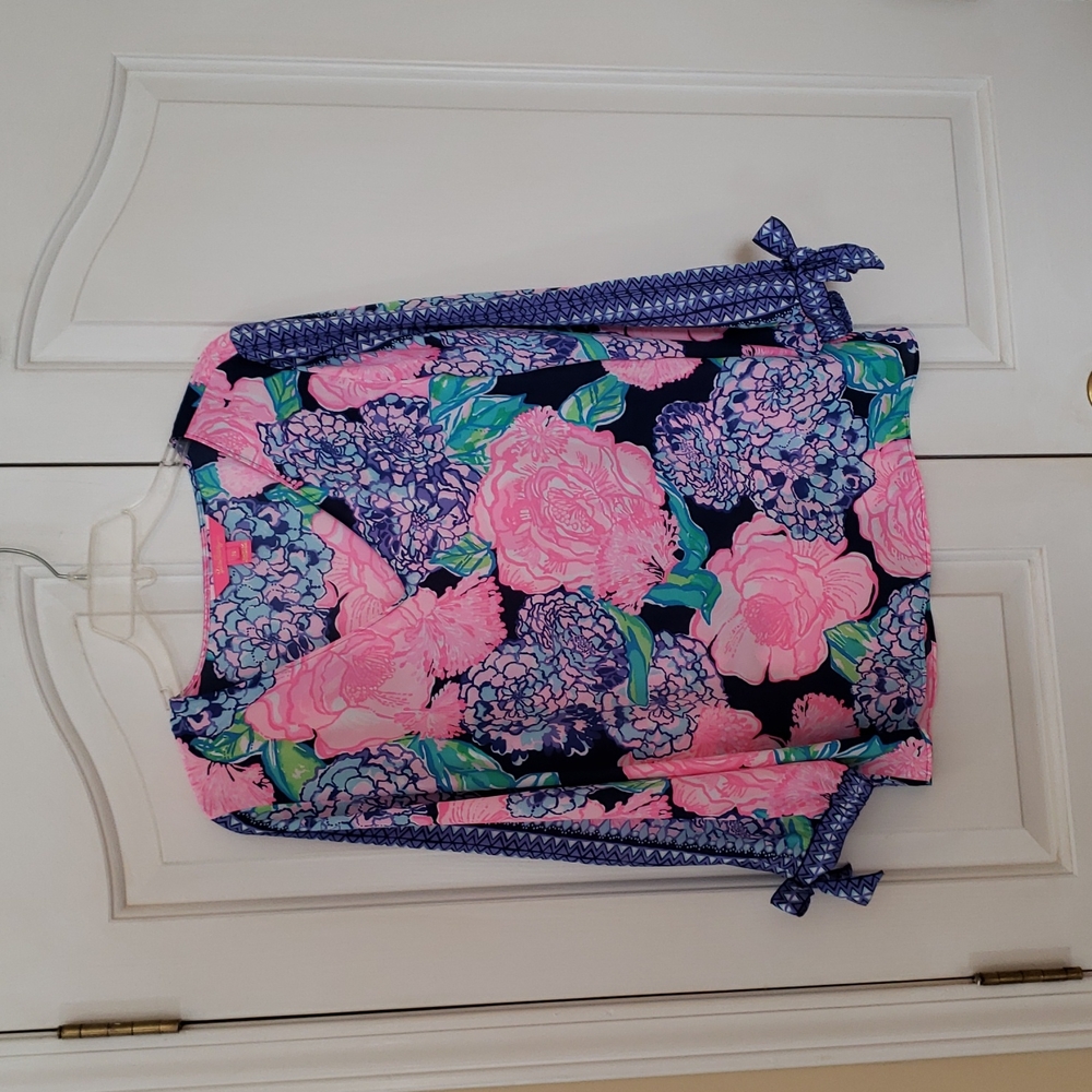 NWT Lilly Pulitzer size Medium Pamala v neck top High Tide Navy